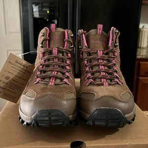 Bearpaw women’s suede/man made hiking boots with Neverwet technology